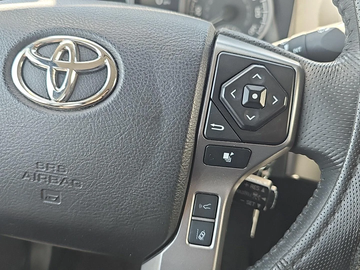 Used 2022 Magnetic Gray Metallic Toyota SR5 image 12