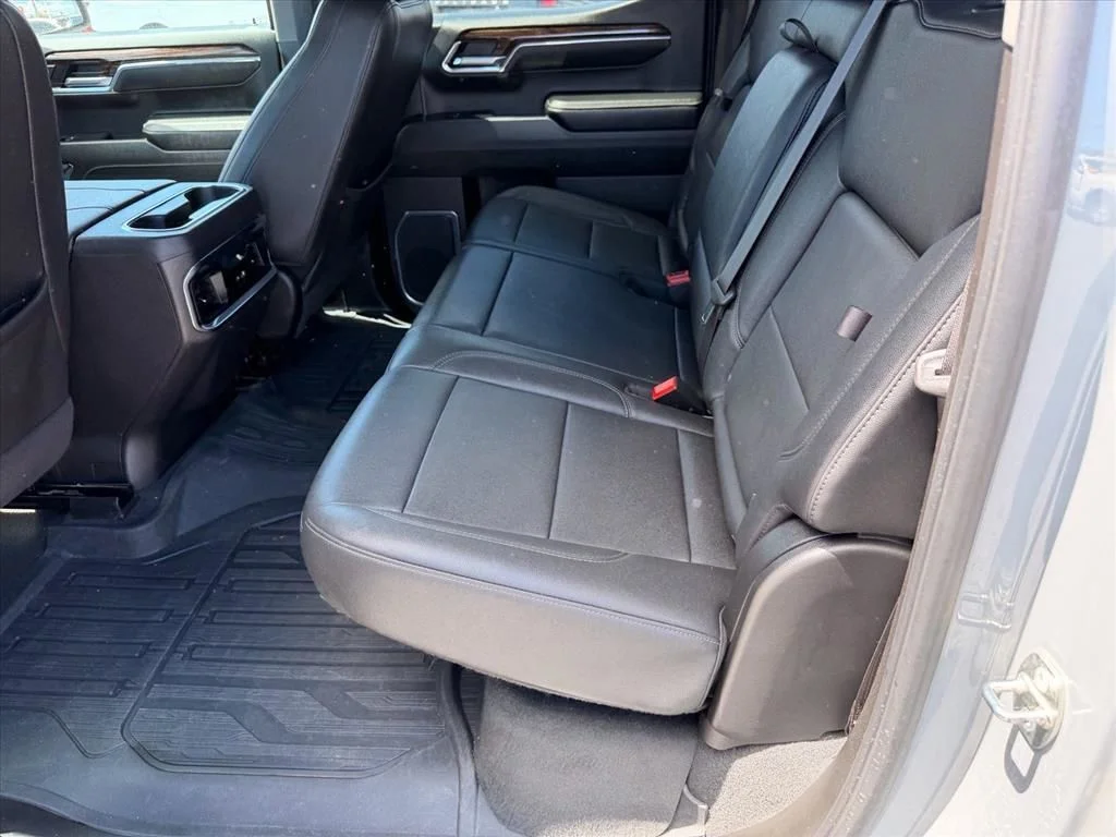 Used 2024 Gray GMC Elevation image 10