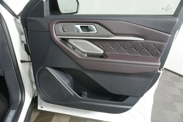 New 2027 Star White Metallic Tri-Coat Ford Platinum™ image 35