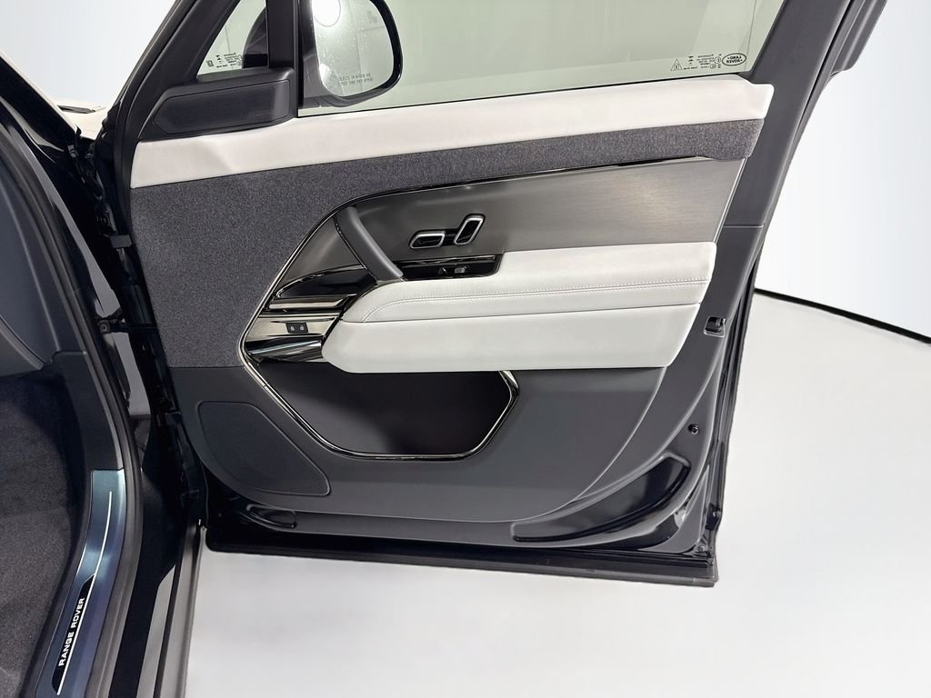 New 2026 Santorini Black Land Rover SE image 26