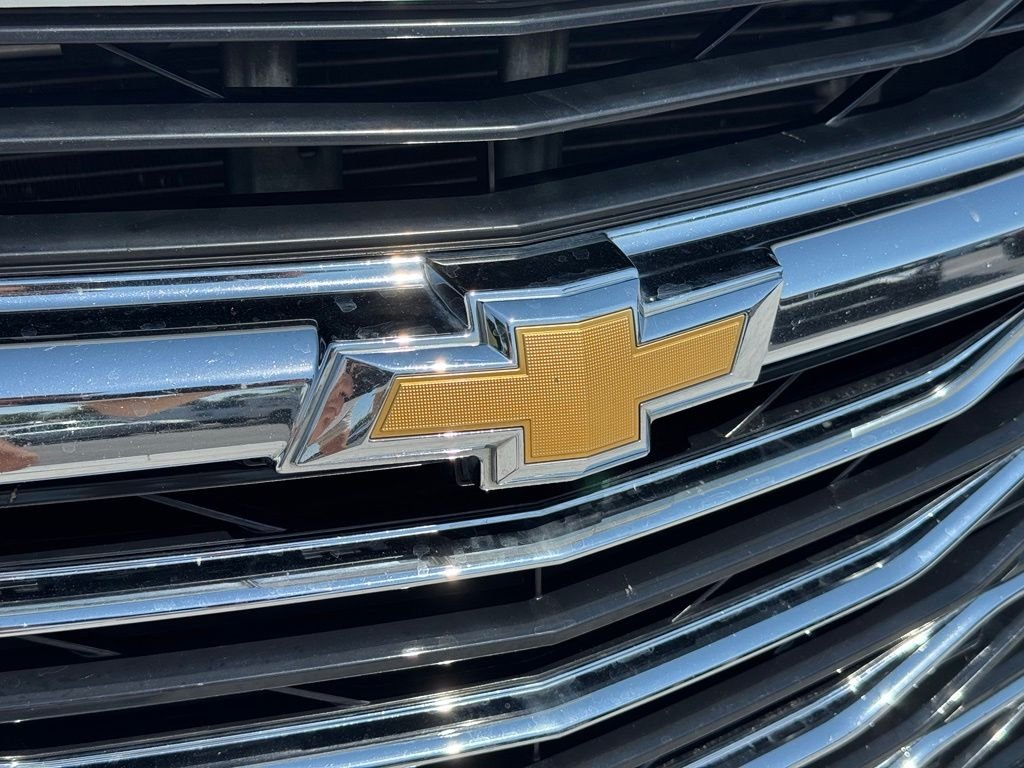 Used 2019 White Chevrolet LS image 8