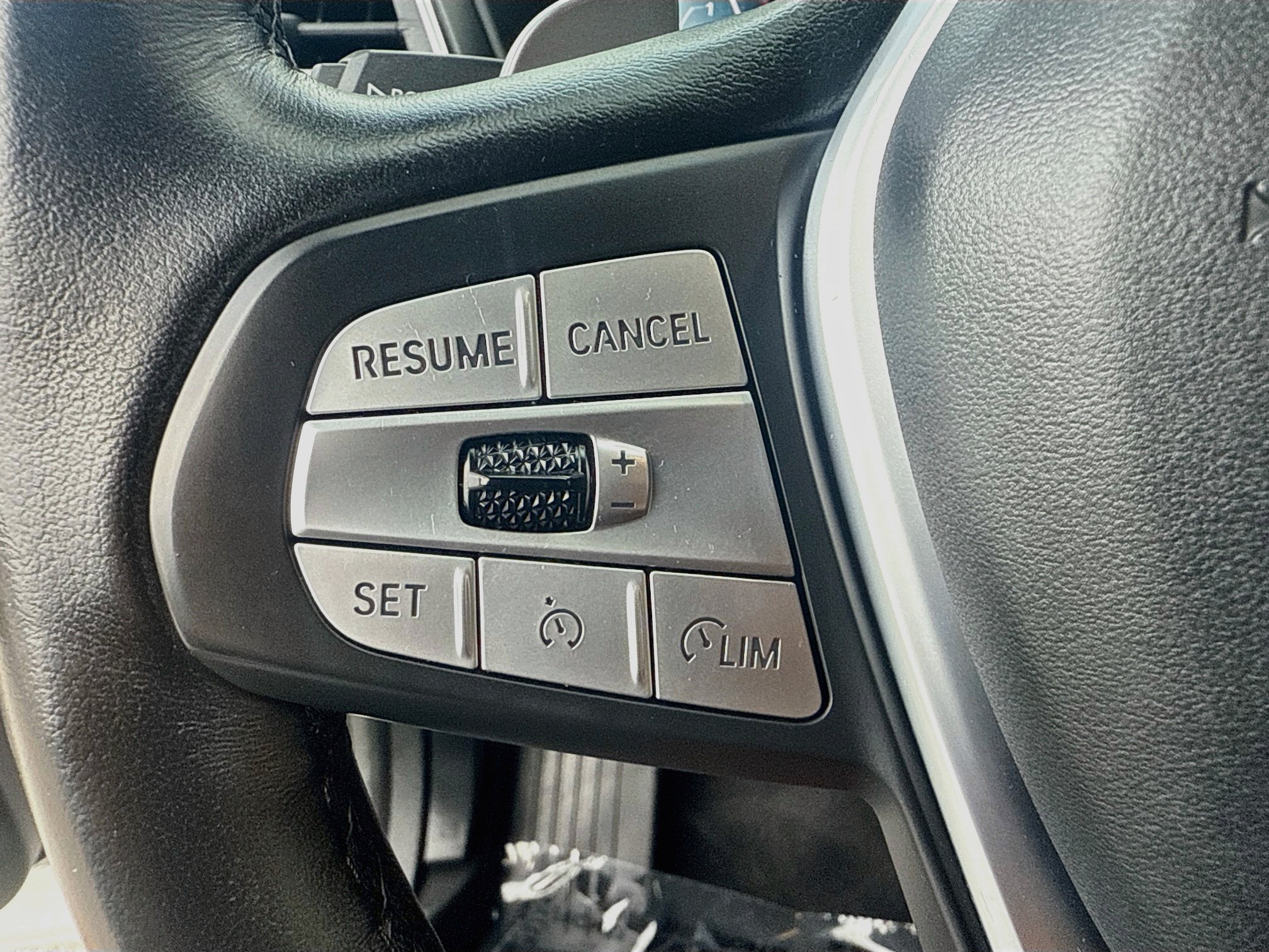 Used 2022 Mineral White Metallic BMW sDrive30i image 36