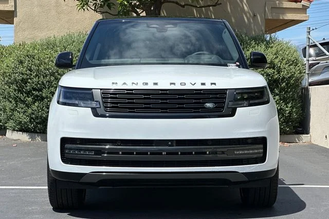 New 2026 Fuji White Land Rover SE image 8