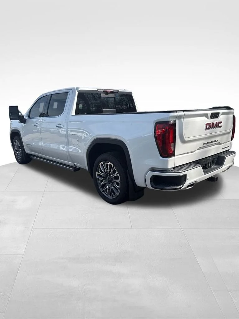 Used 2021 White GMC Denali image 4