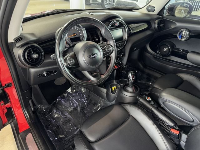 Used 2020 Chili Red MINI Signature image 17