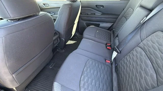 2026 Nissan Pathfinder SV - Photo 24