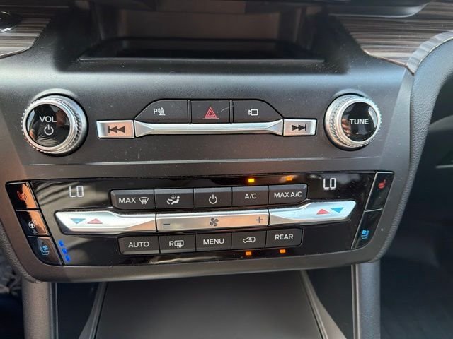 Used 2020 Oxford White Ford Limited image 23