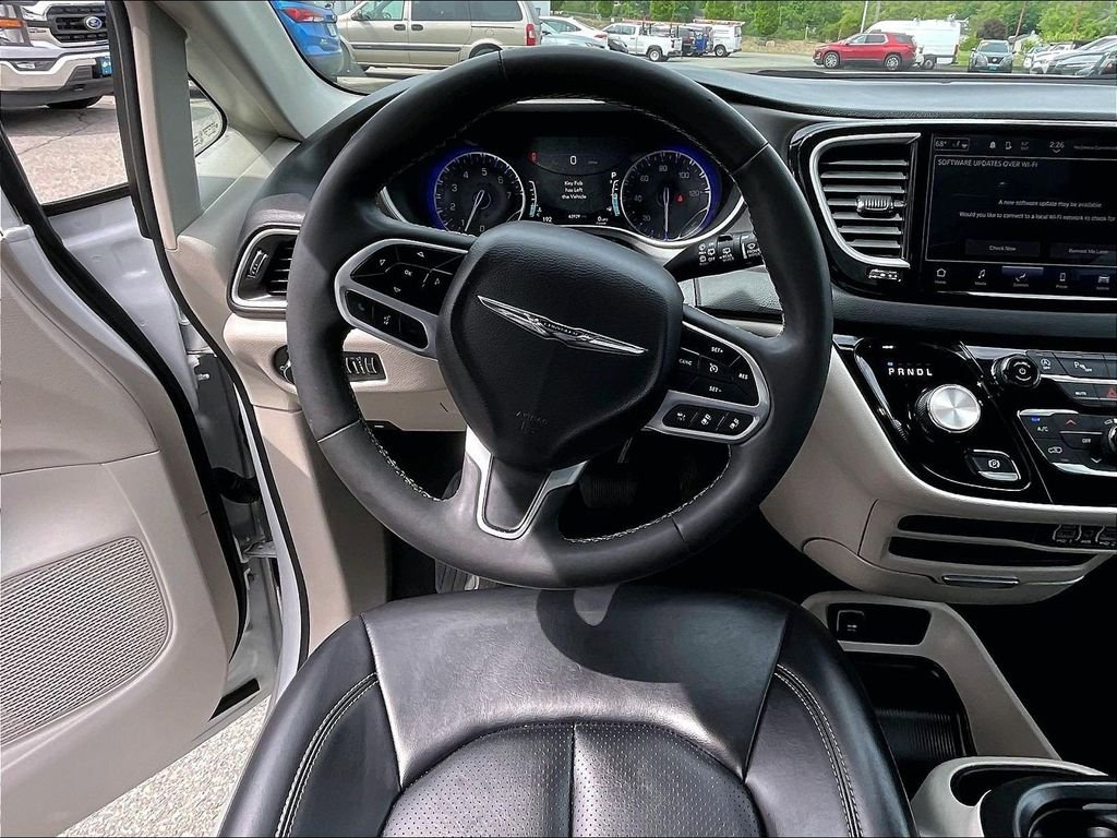 Used 2023 White Chrysler Touring L image 18