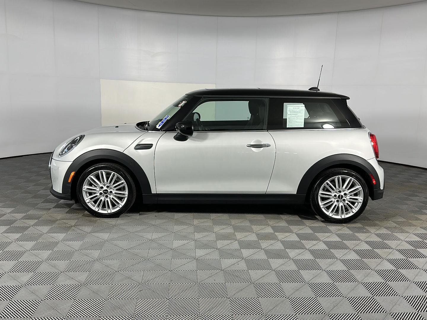 Used 2022 White Silver Metallic MINI Oxford Edition image 8