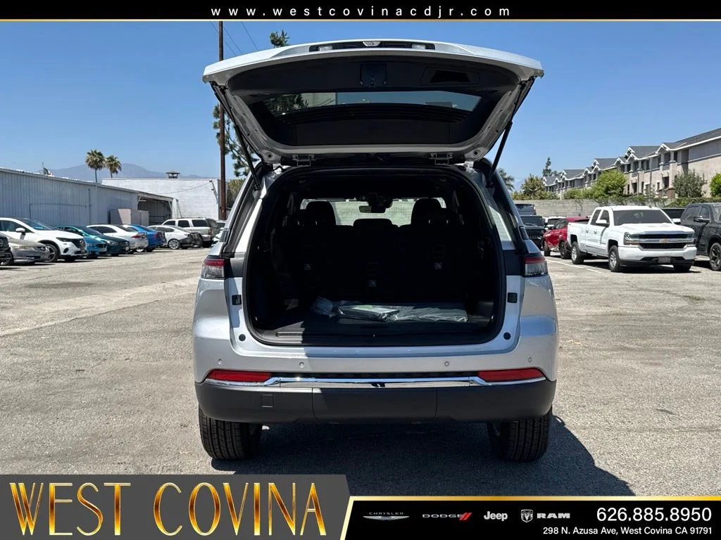 New 2026 Silver Zynith Exterior Paint Jeep  image 16