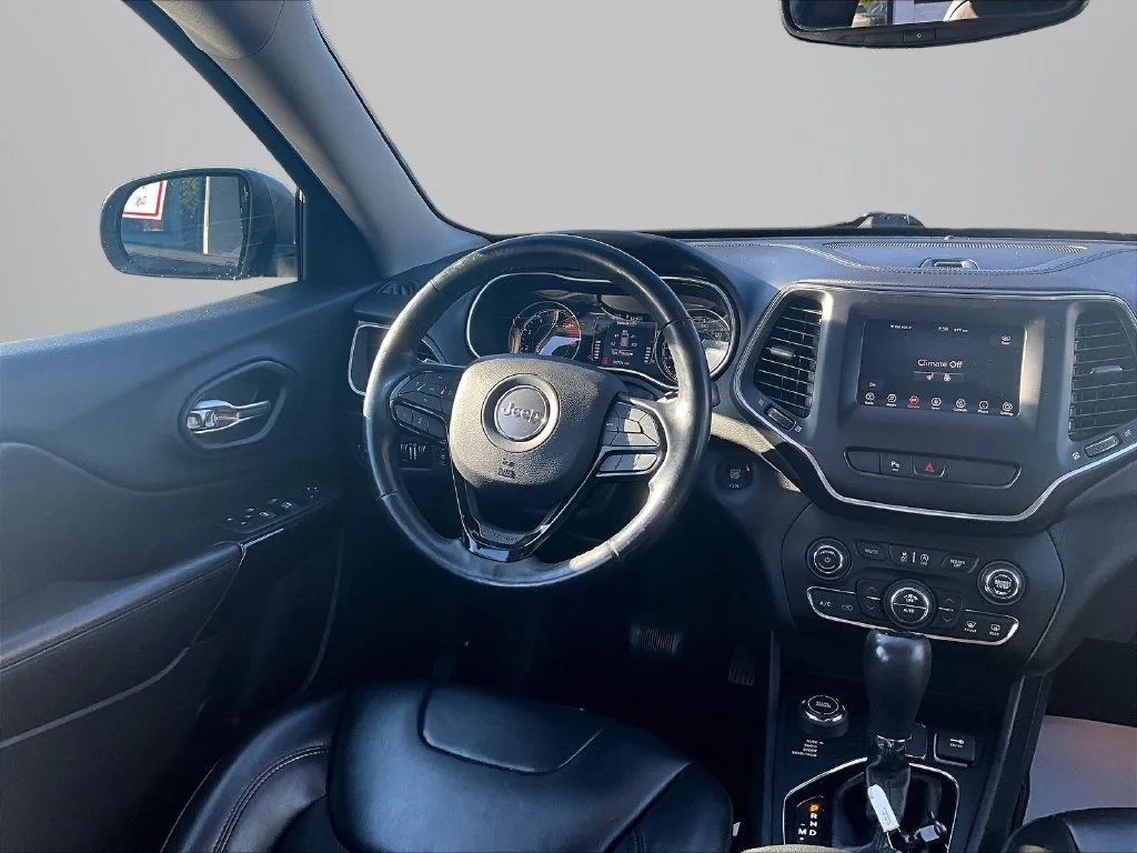 Used 2020 Black Jeep Latitude Plus image 15