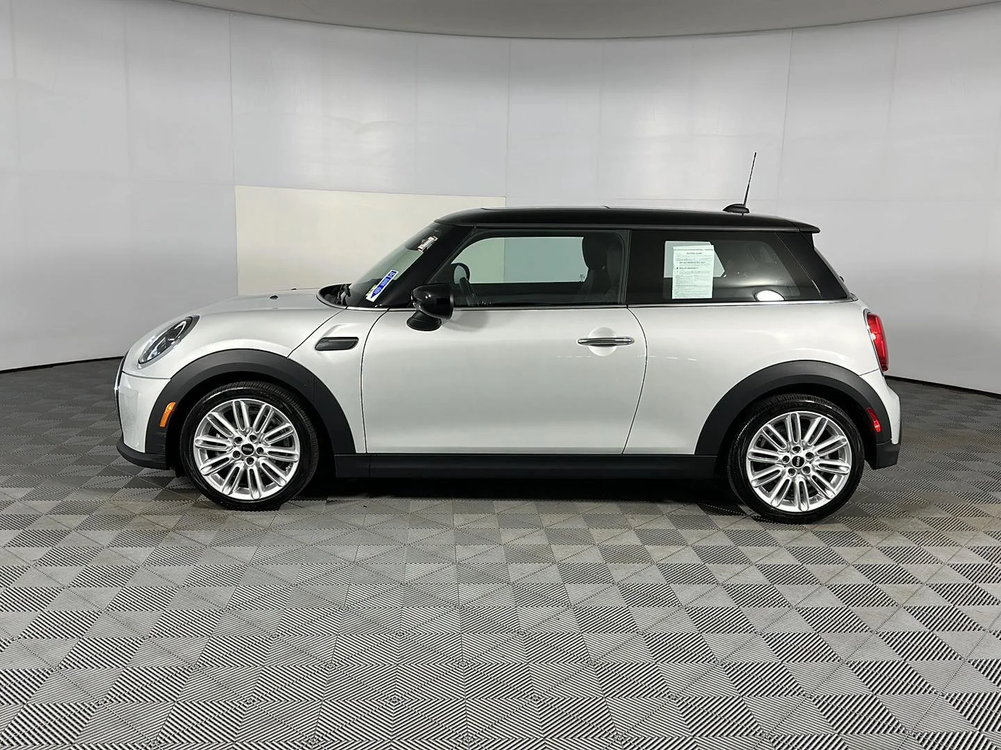 Used 2022 White Silver Metallic MINI Oxford Edition image 8