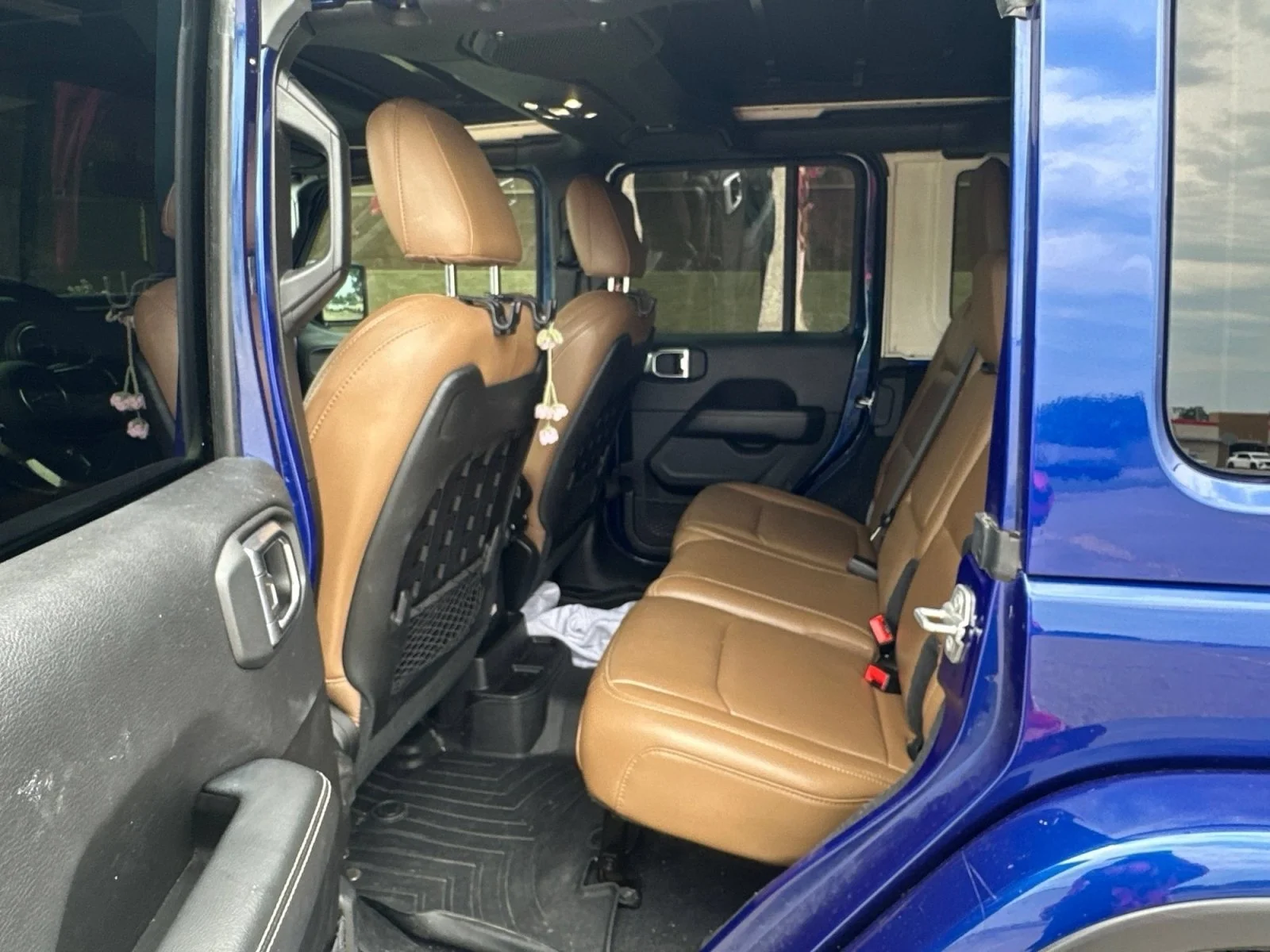 Used 2020 Ocean Blue Metallic Clearcoat Jeep Rubicon image 4