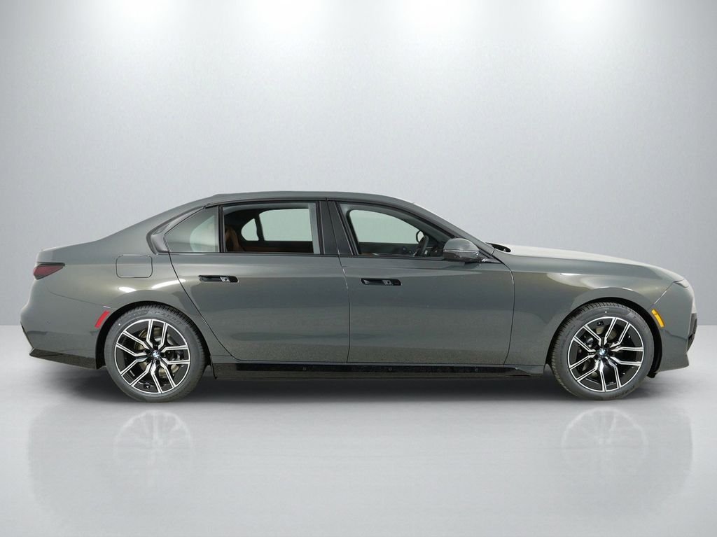 2025 BMW 7 Series 750e - Photo 7