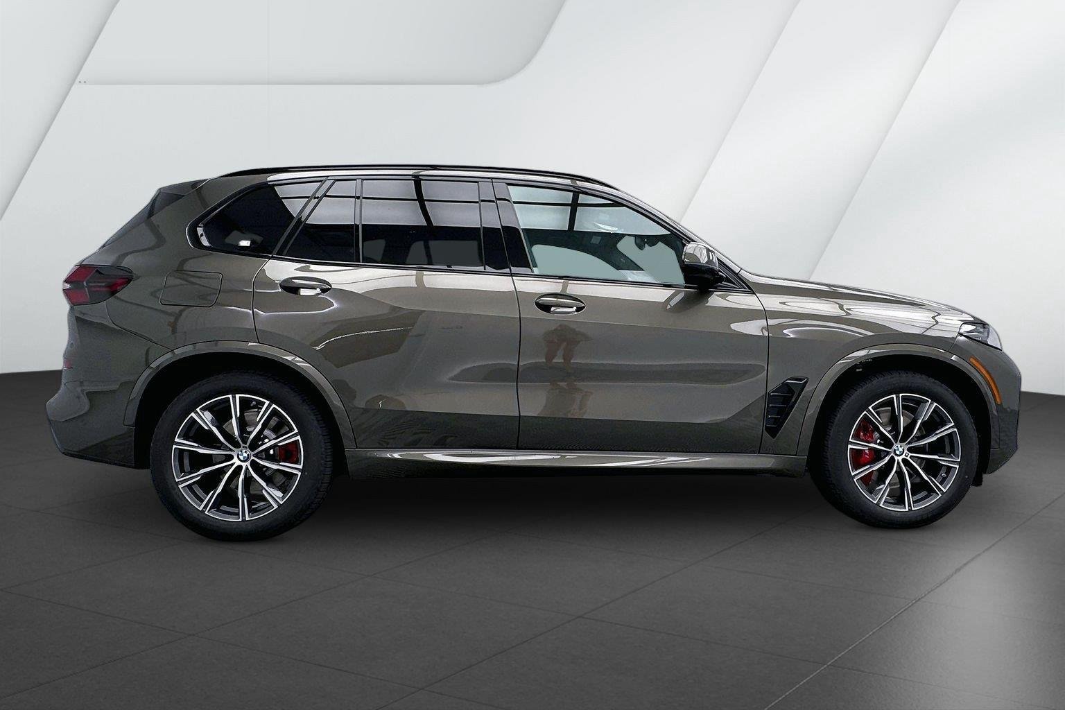 New 2026 Manhattan Green Metallic BMW xDrive50e image 5
