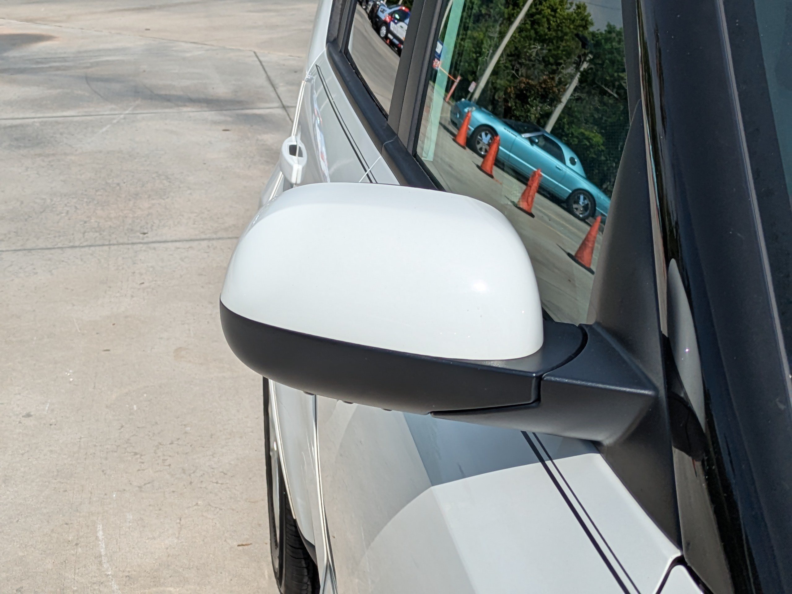 Used 2016 Clear White Kia BASE image 8