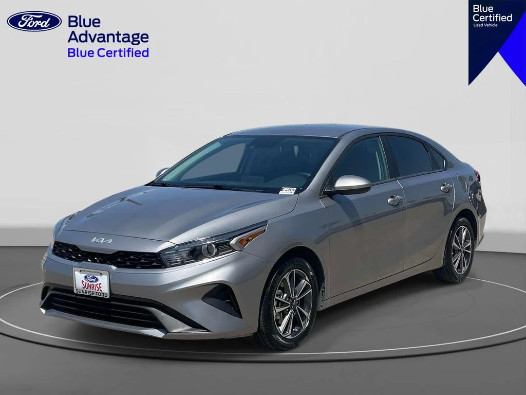 2024 Kia Forte LXS AT's photo