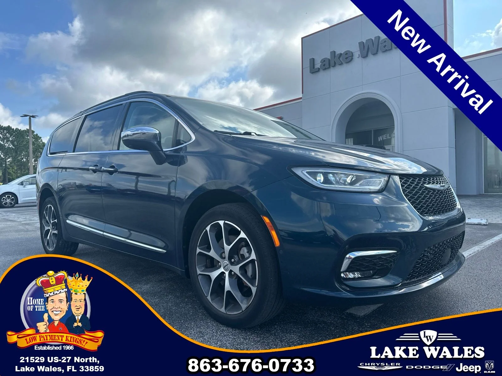Used 2022 Blue Chrysler Limited image 1