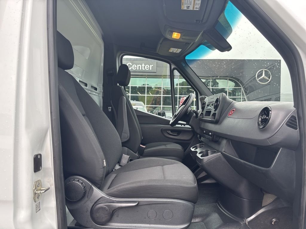 Used 2021  Freightliner w/ 16