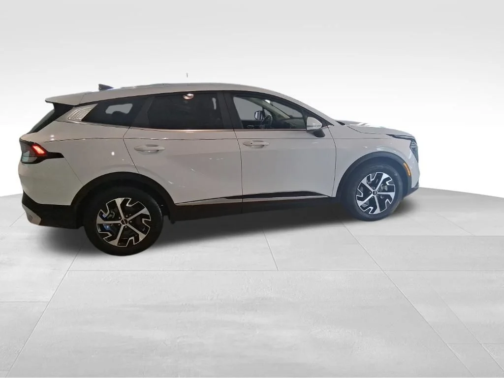 Used 2024 White Kia EX image 4