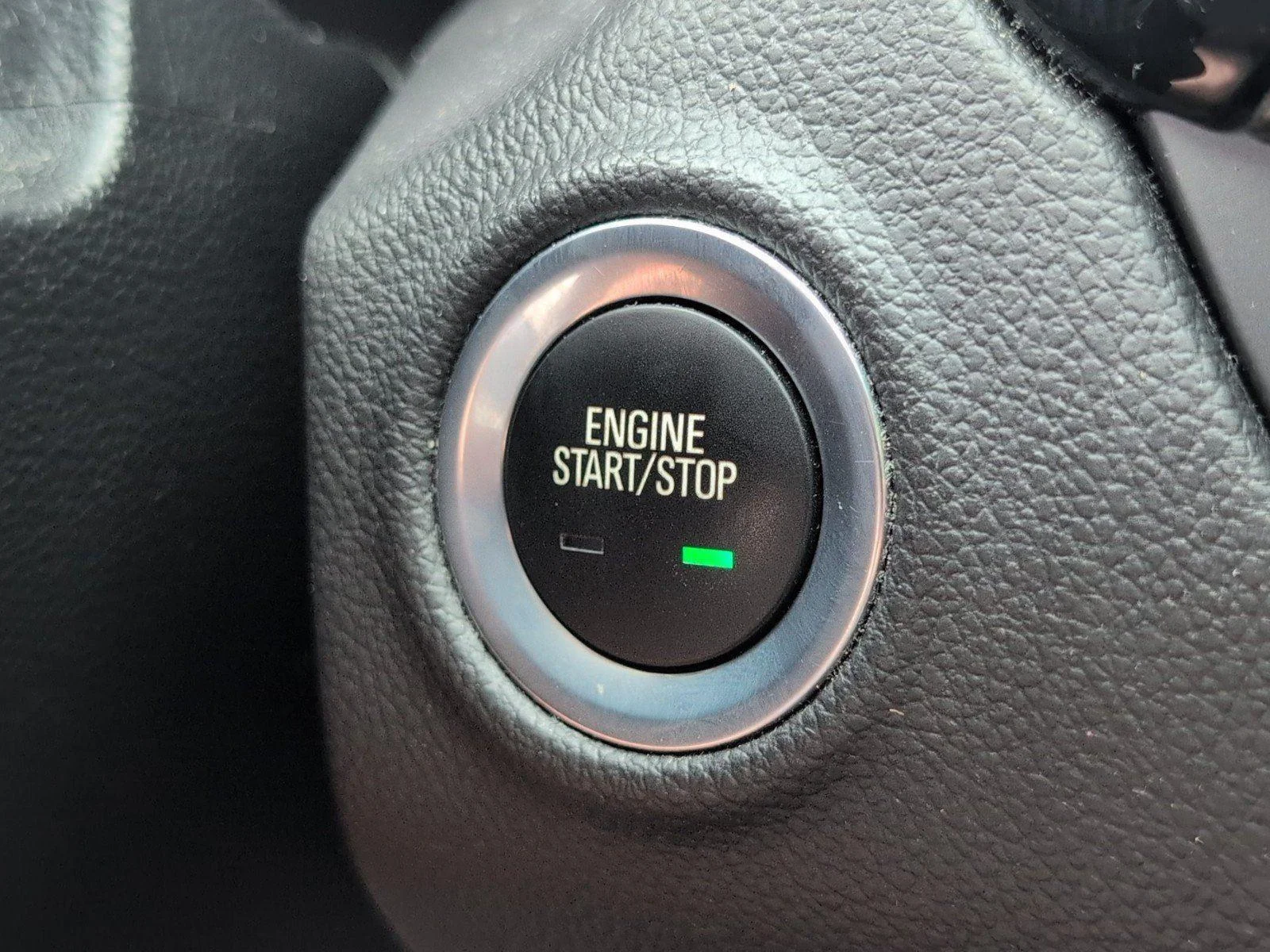 Used 2018 SUMMIT WHITE Buick Essence image 26