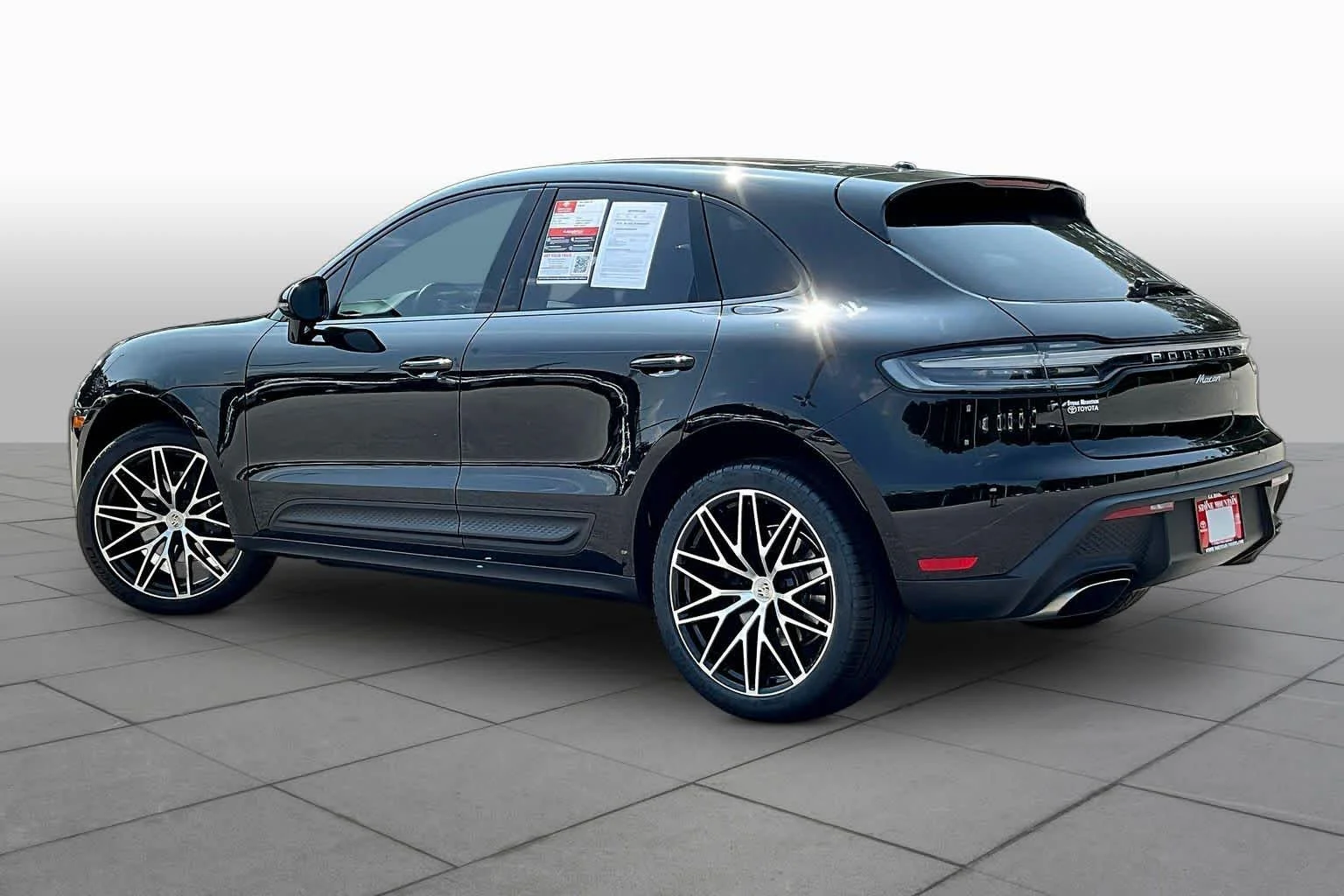 Used 2023  Porsche T image 12
