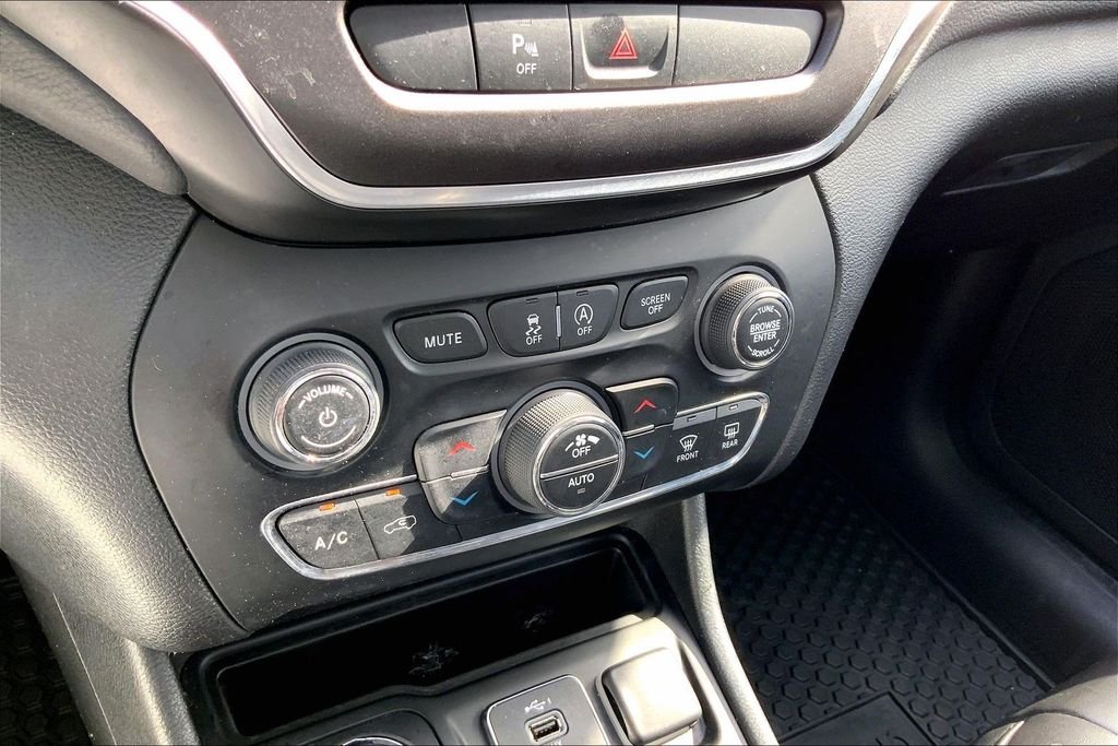 Used 2020 Bright White Clearcoat Jeep Trailhawk image 29