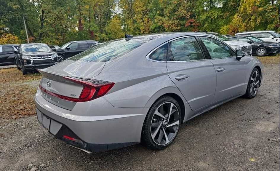 Used 2023 Curated Silver Hyundai SEL Plus image 6