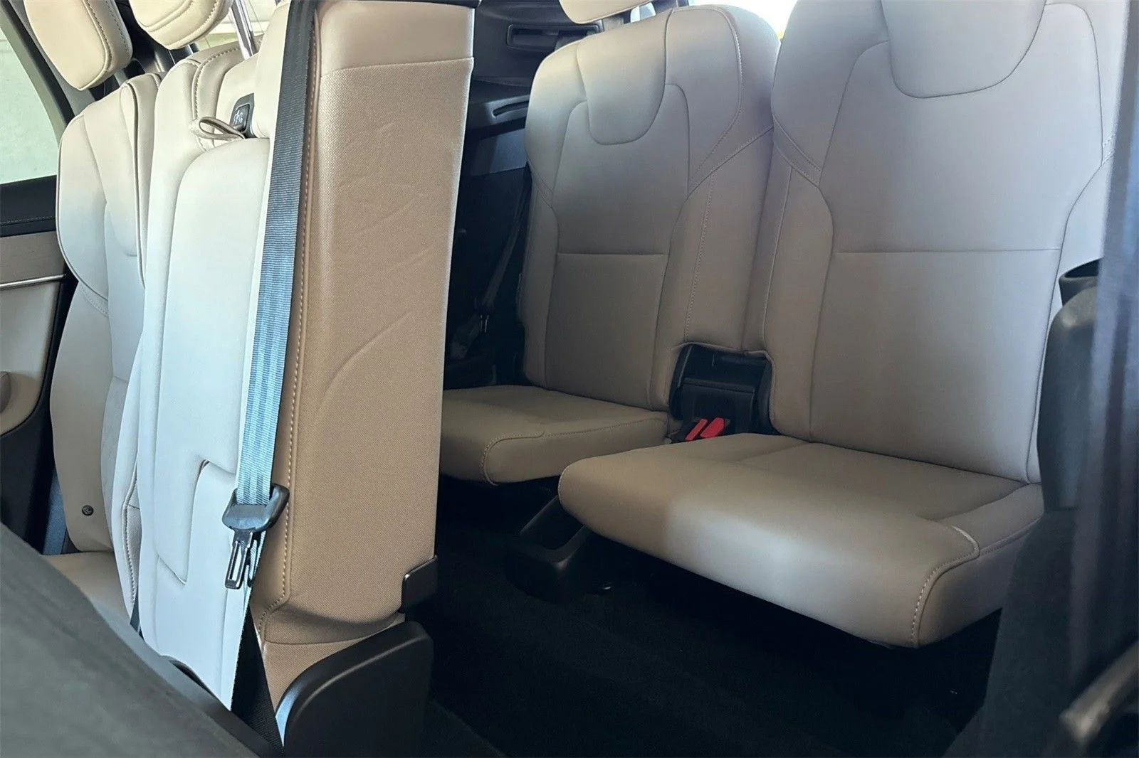 2026 Volvo XC90 Plus - Photo 16