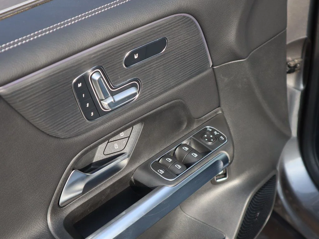 Used 2026 Mountain Gray Metallic Mercedes-Benz GLB 250 image 24