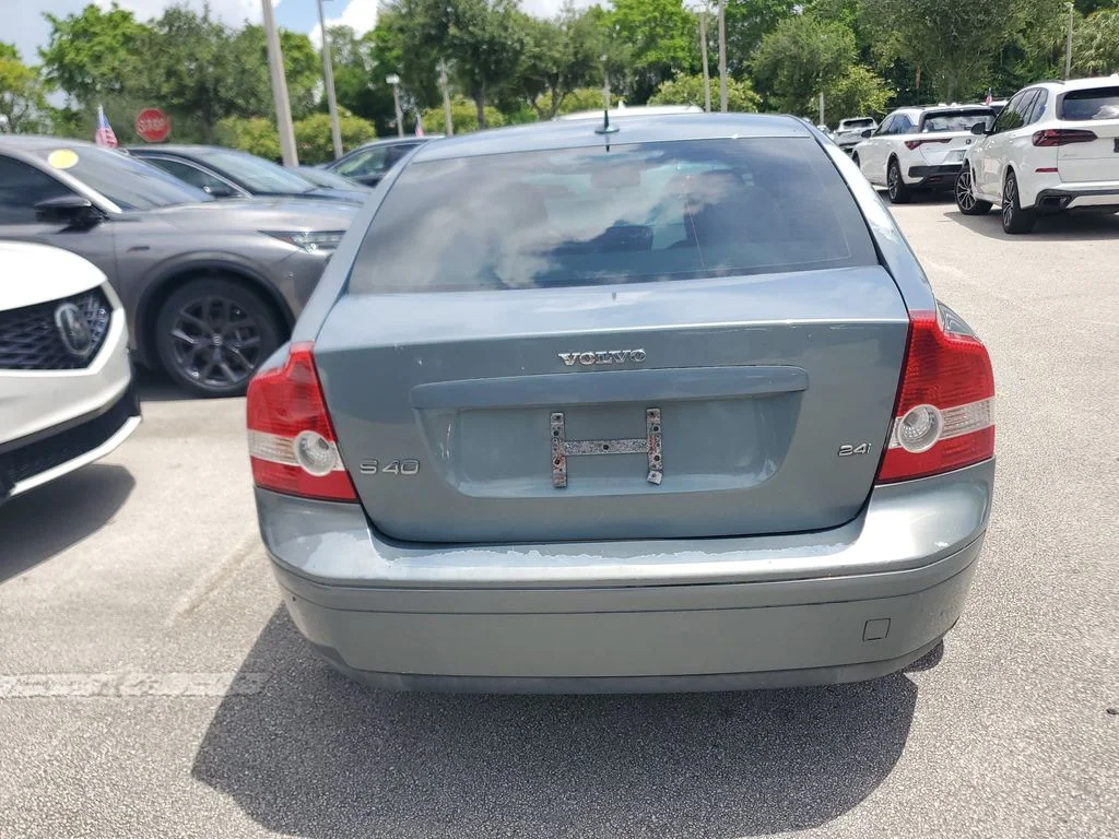 Used 2004 Green Volvo 2.4i image 7