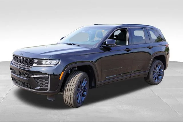 New 2026 Diamond Black Crystal Pearl-Coat Exterior Paint Jeep Limited image 7