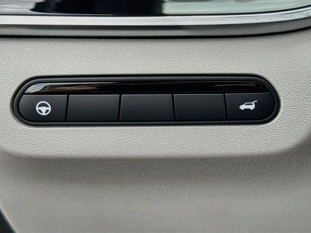 New 2027 GRAPHITE SHADOW INFINITI Luxe FWD image 10