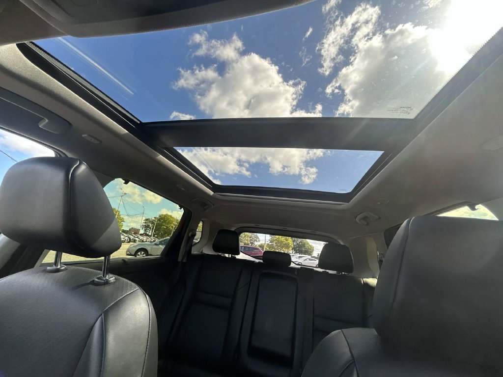Used 2023 Red Nissan SV image 33