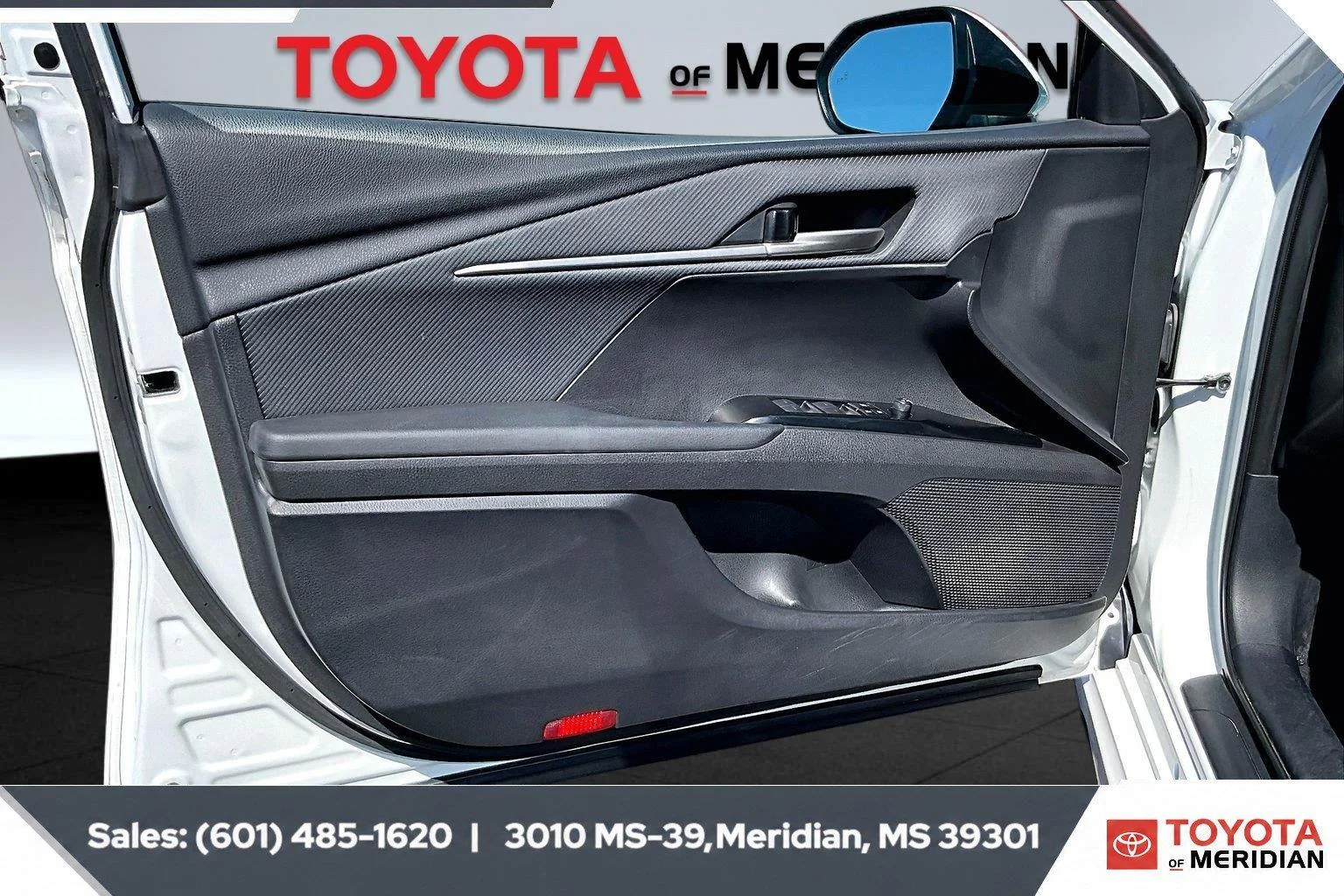 Used 2025 Ice Cap Toyota SE (Natl) image 17