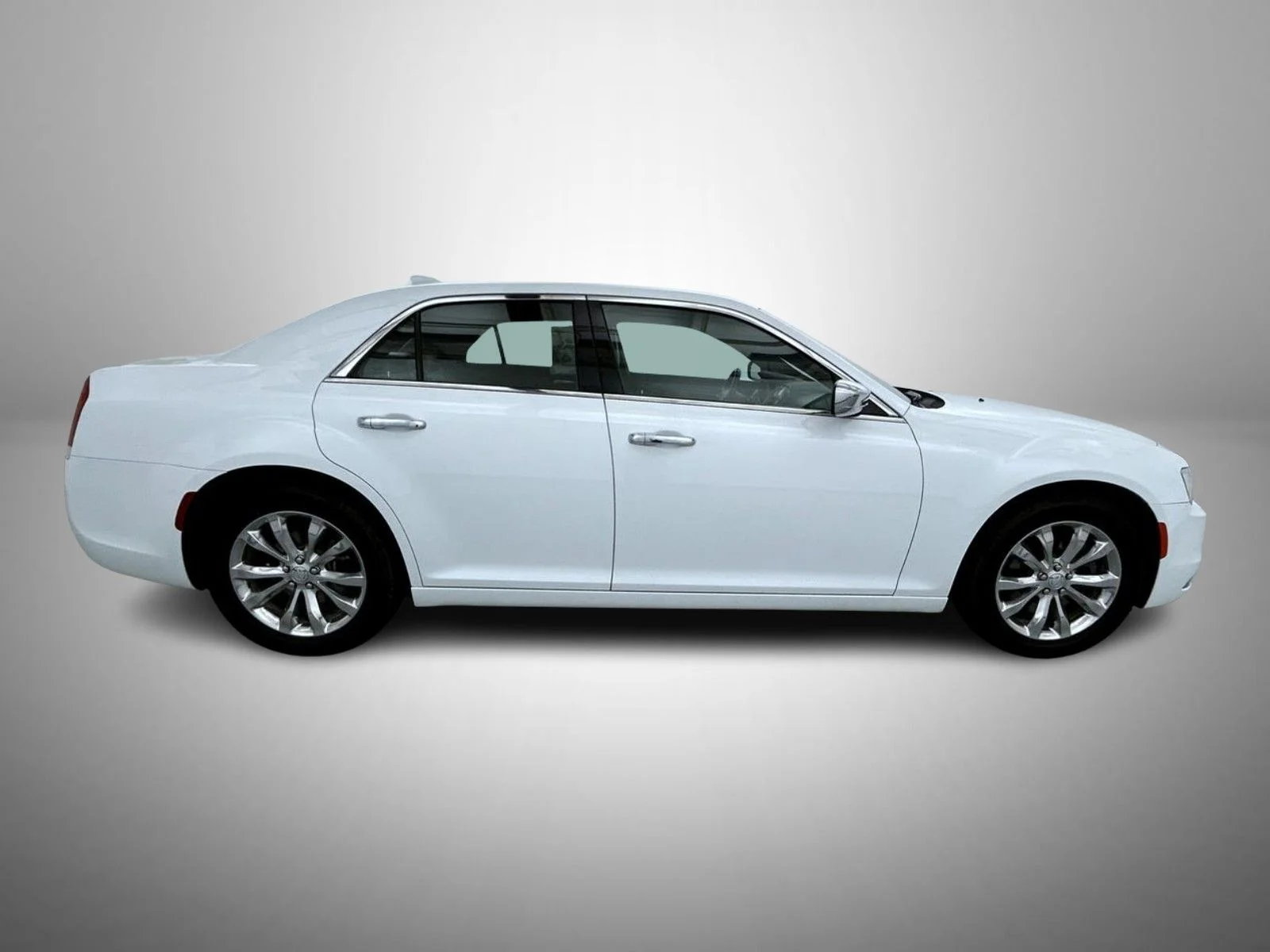 Used 2020 White Chrysler Limited image 4
