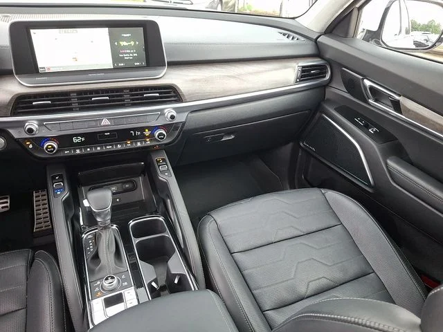 Used 2022 White Kia SX image 16