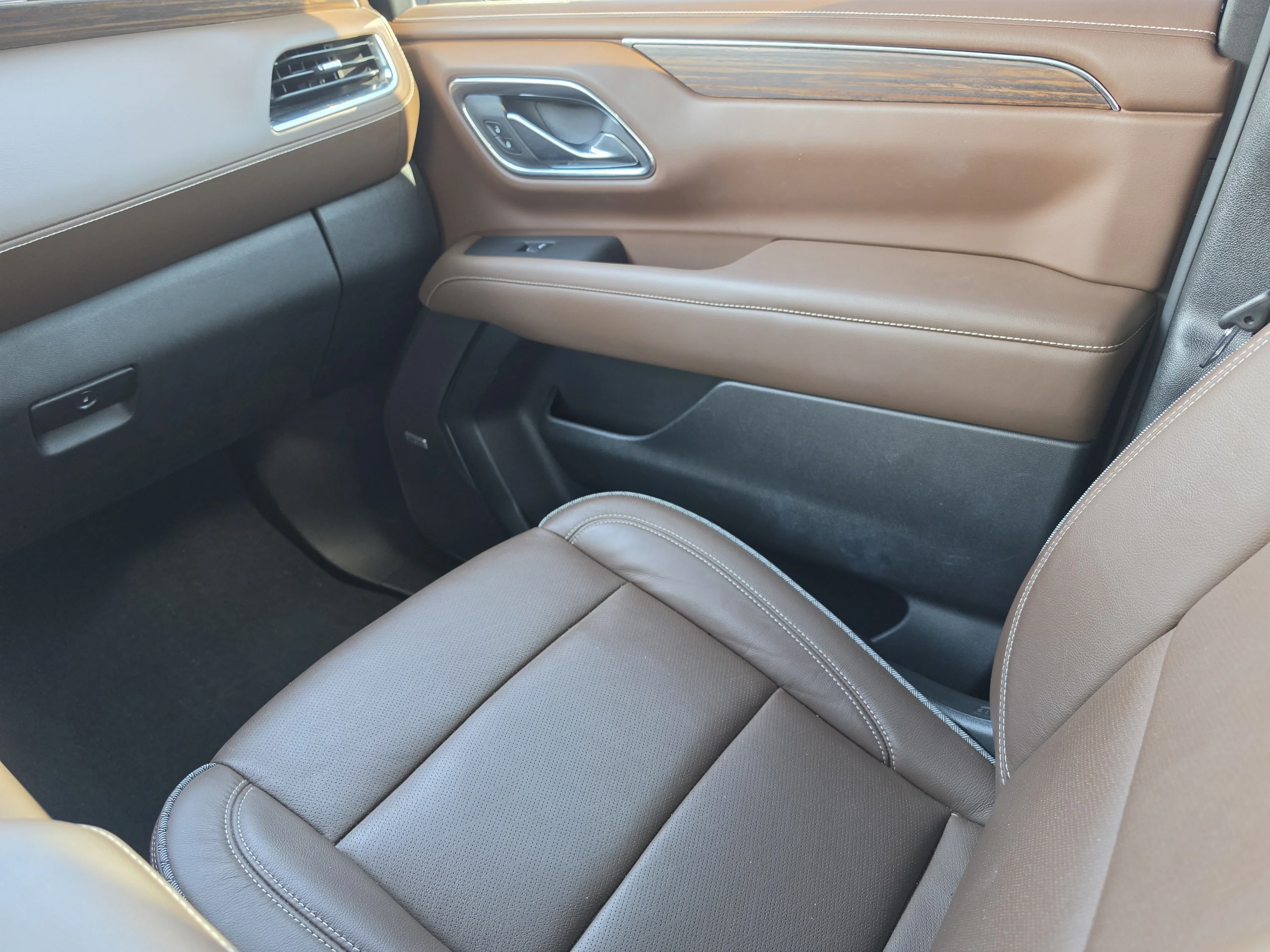 Used 2024 Sterling Gray Metallic Chevrolet High Country image 22