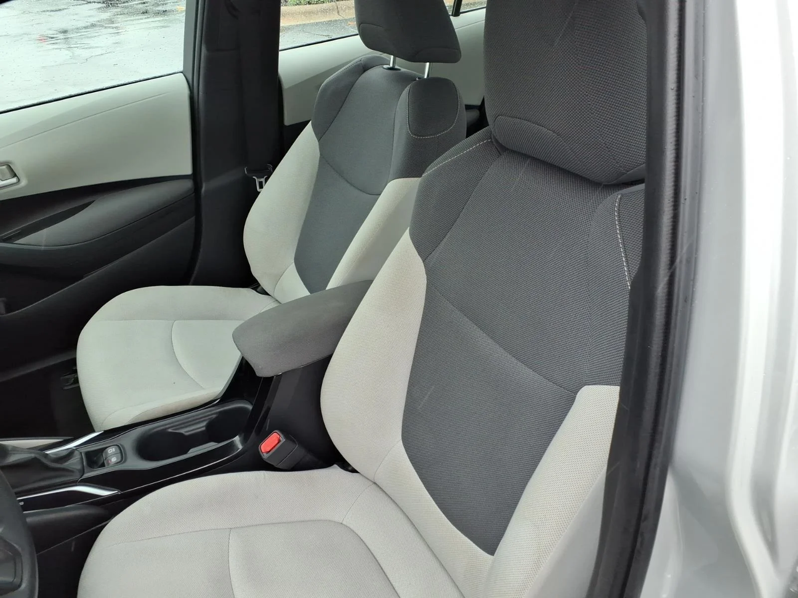 Used 2020 Classic Silver Metallic Toyota L image 18