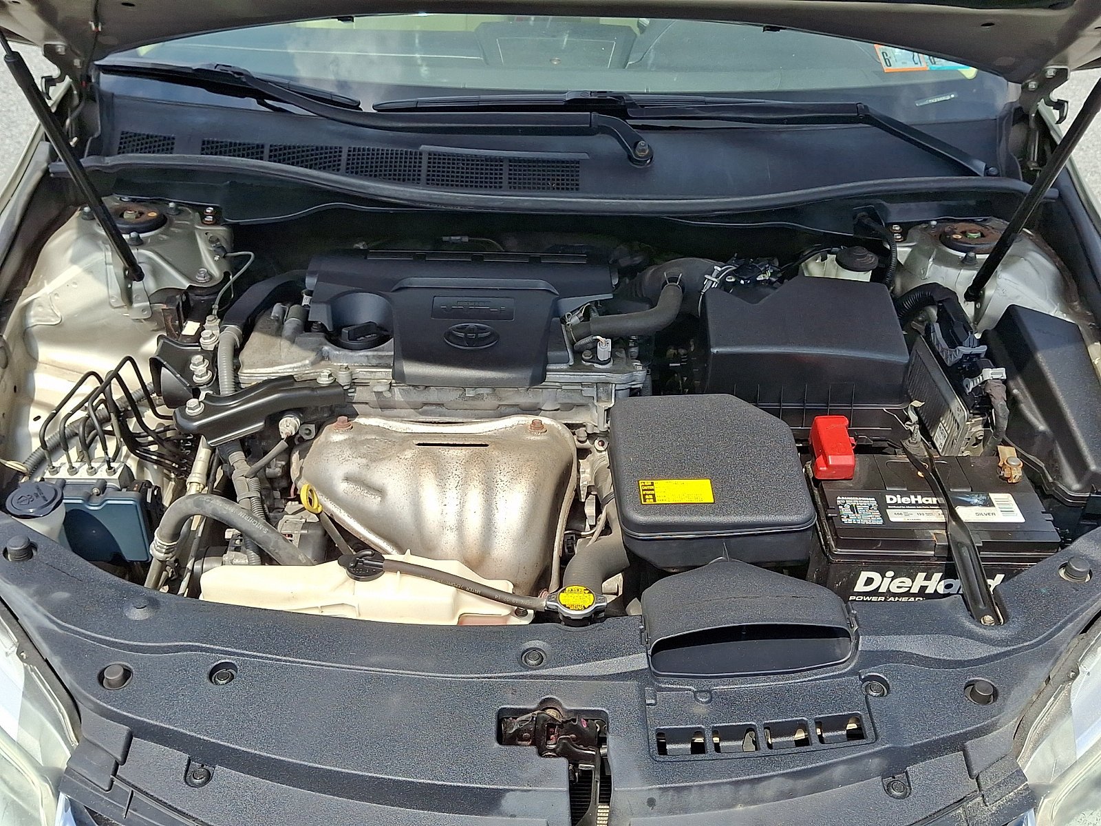 Used 2015 Creme Brulee Mica Toyota LE image 27