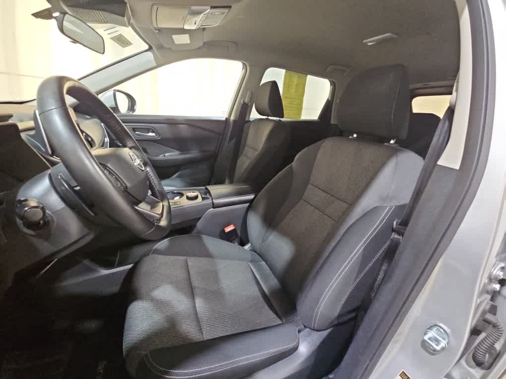 2025 Nissan Rogue SV - Photo 11