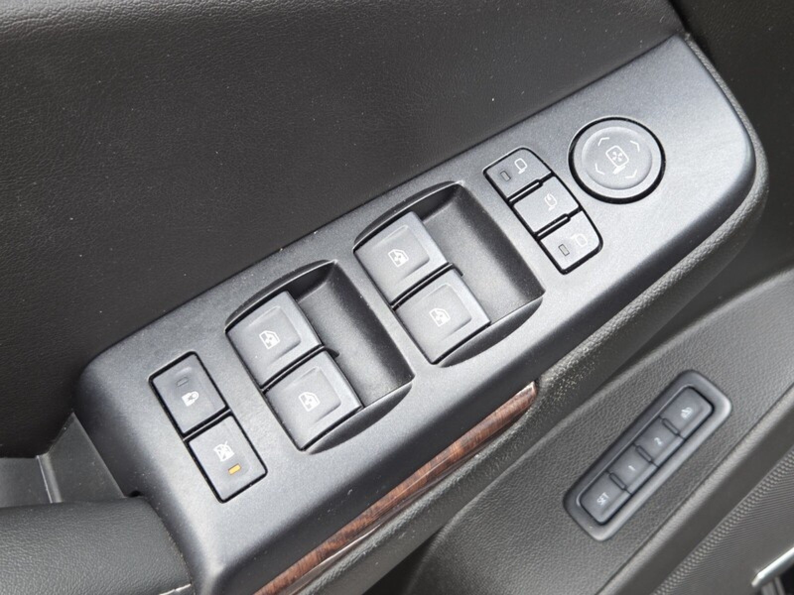 Used 2019 Onyx Black GMC SLT image 25