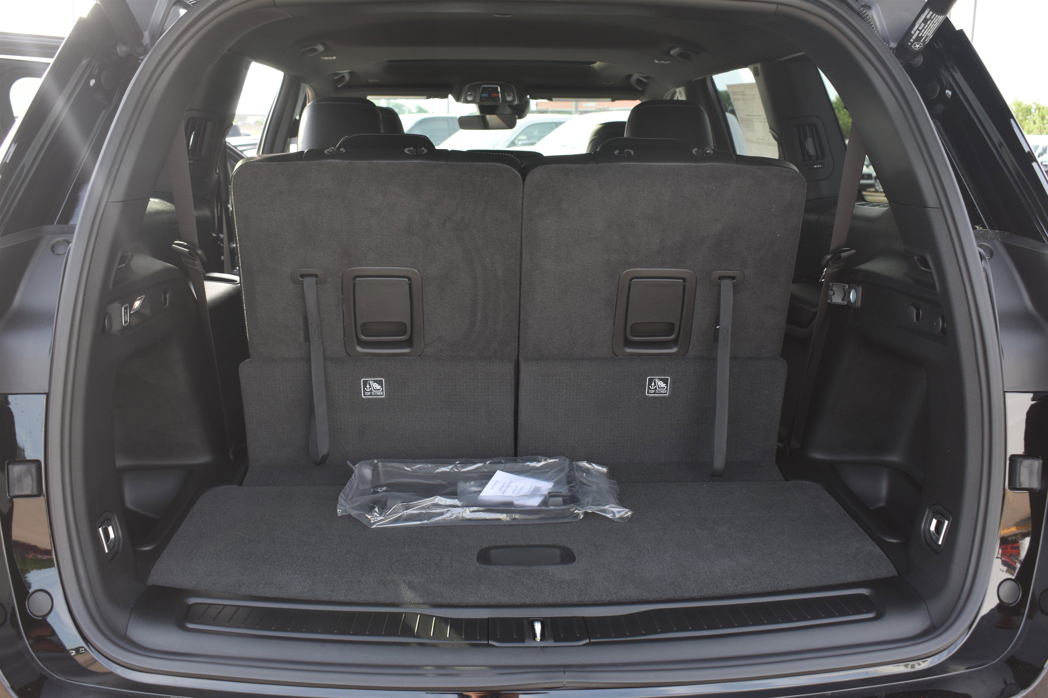 New 2026 Diamond Black Crystal Pearl-Coat Exterior Paint Jeep Laredo Altitude image 18