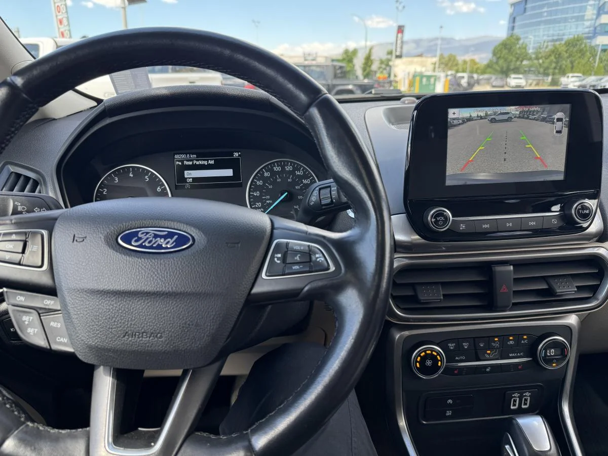 Used 2018 Blue Ford SE image 18