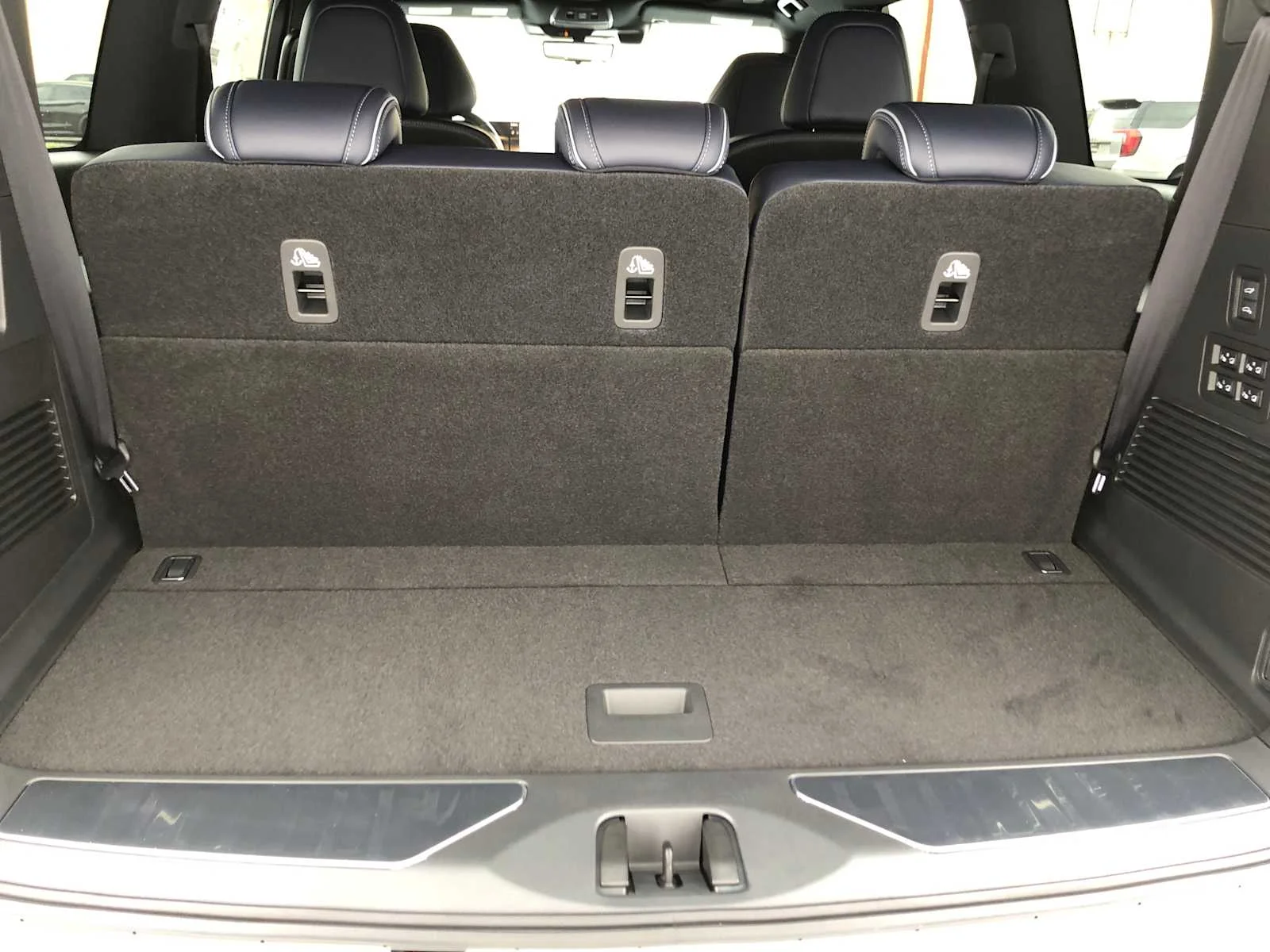 New 2026 RADIANT WHITE INFINITI Sport 4WD image 31