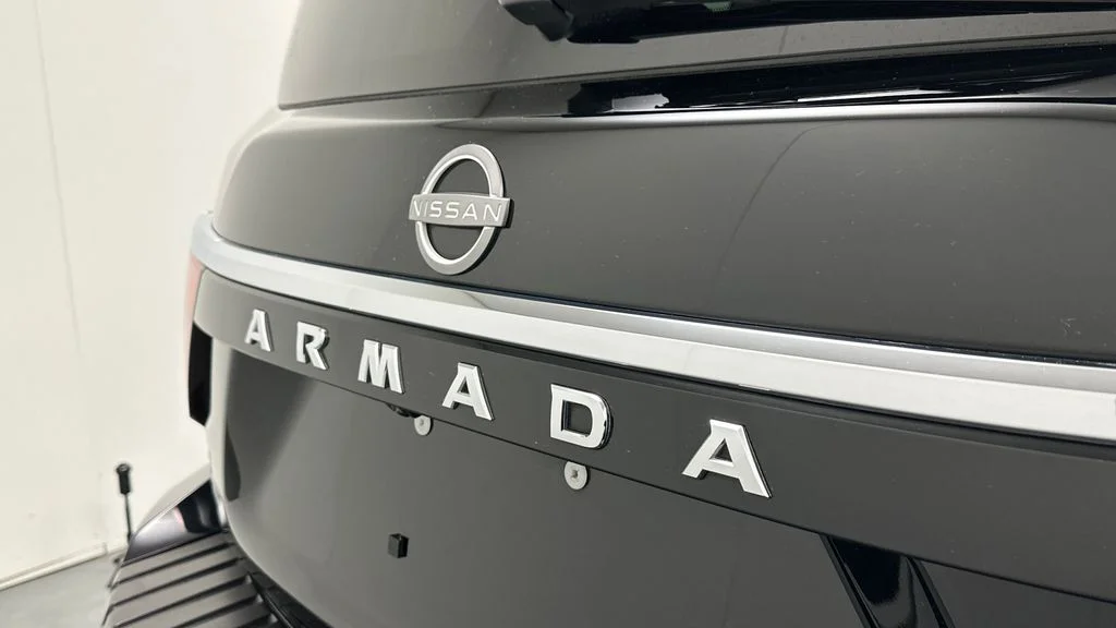 Used 2022 Black Nissan Platinum image 22