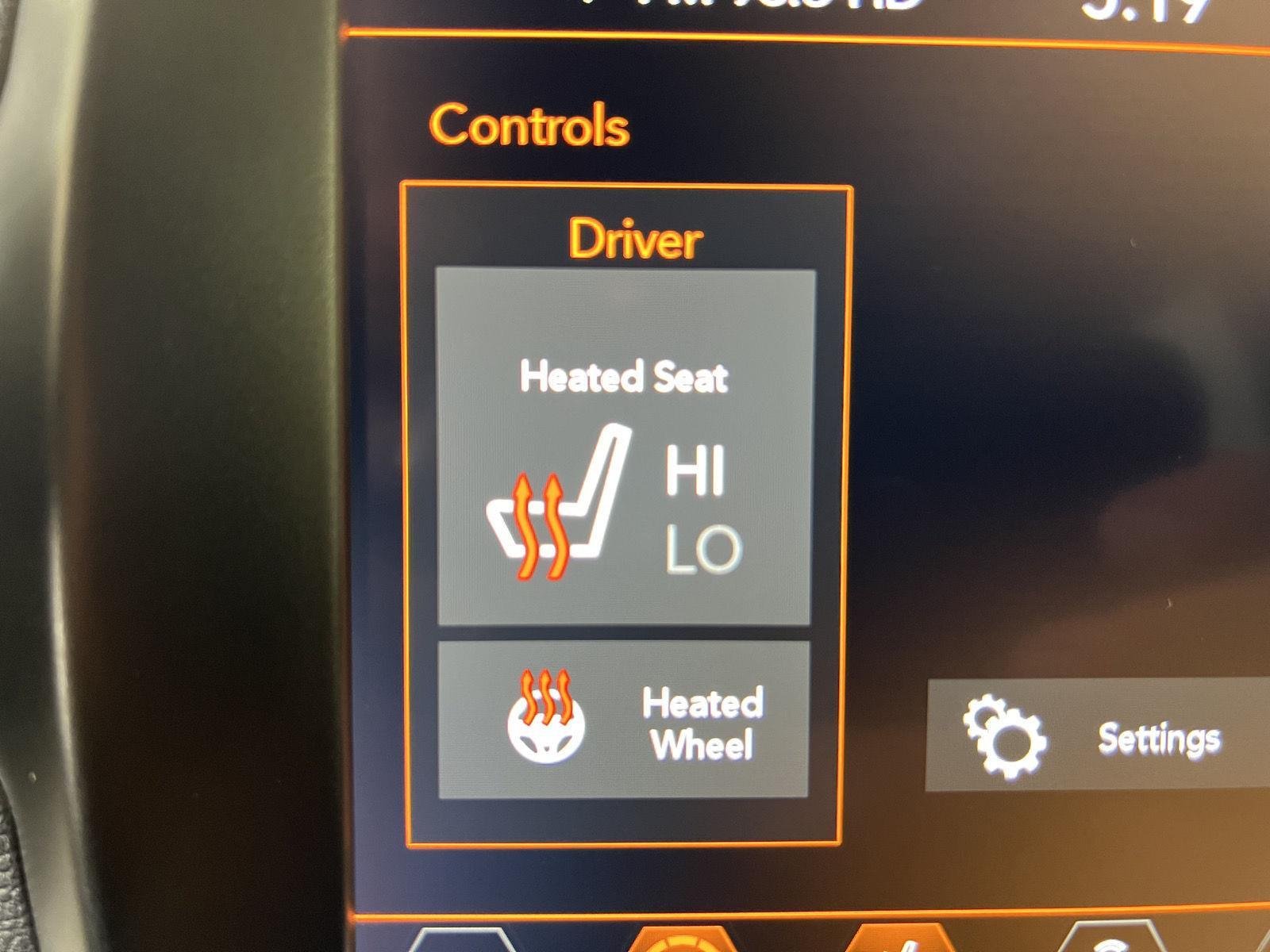 Used 2022 Black Clearcoat Jeep Altitude image 23