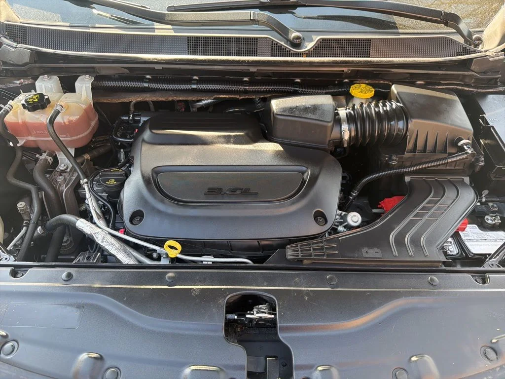 Used 2019 Gray Chrysler Touring L image 11