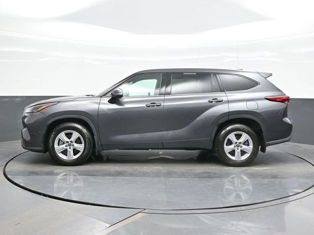 Used 2022 Gray Toyota LE image 4