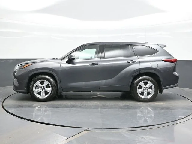 Used 2022 Gray Toyota LE image 4